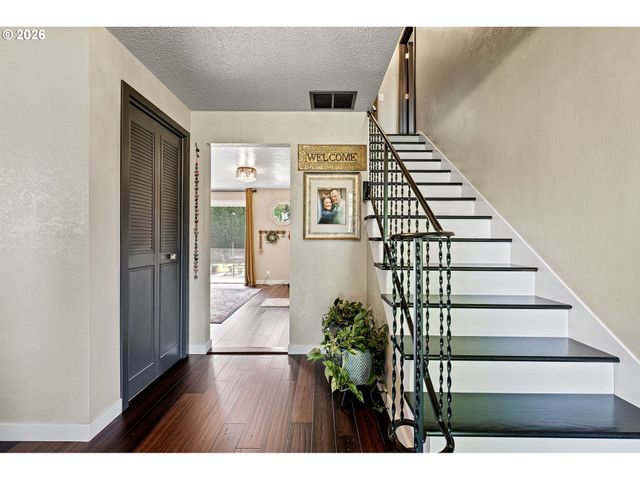 4851 THUNDERBIRD St, Eugene, OR 97404