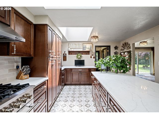 4851 THUNDERBIRD St, Eugene, OR 97404
