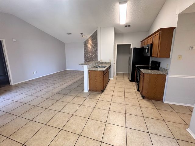 6720 Crestmont Court, Fort Worth, TX 76133