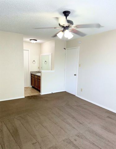 6720 Crestmont Court, Fort Worth, TX 76133