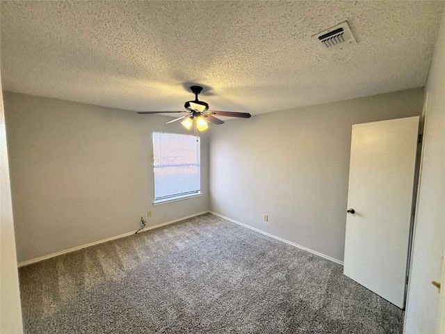 6720 Crestmont Court, Fort Worth, TX 76133