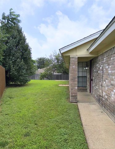 6720 Crestmont Court, Fort Worth, TX 76133