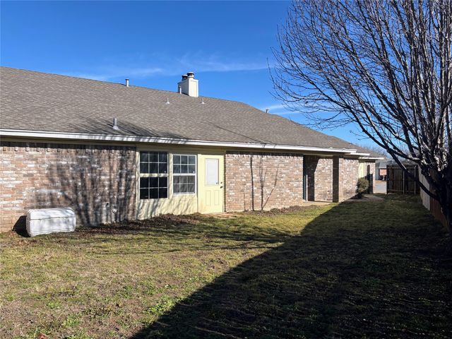 6720 Crestmont Court, Fort Worth, TX 76133