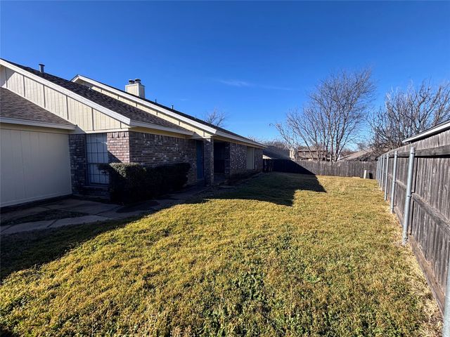 6720 Crestmont Court, Fort Worth, TX 76133