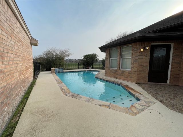6129 Garden Court Ct, Corpus Christi, TX 78414