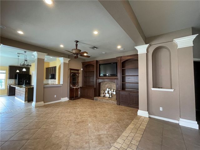 6129 Garden Court Ct, Corpus Christi, TX 78414