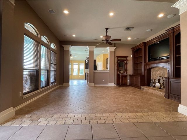 6129 Garden Court Ct, Corpus Christi, TX 78414