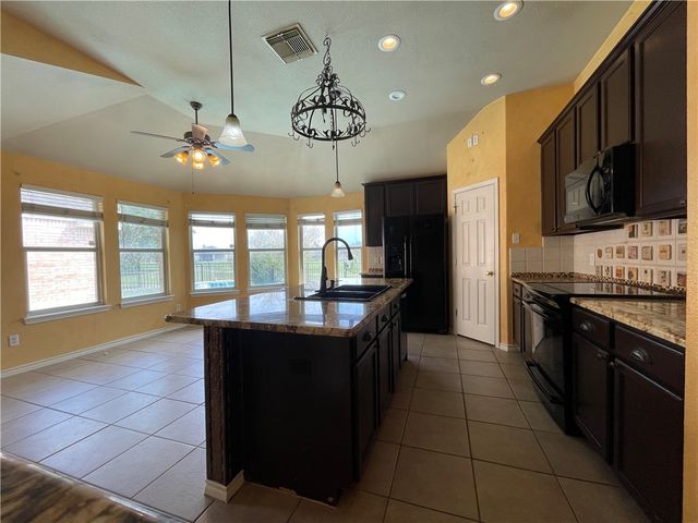 6129 Garden Court Ct, Corpus Christi, TX 78414