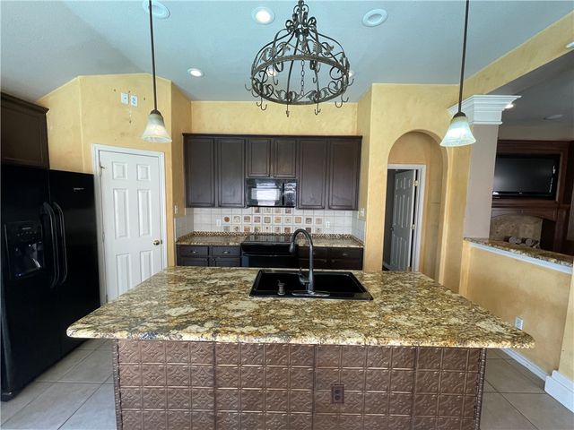 6129 Garden Court Ct, Corpus Christi, TX 78414