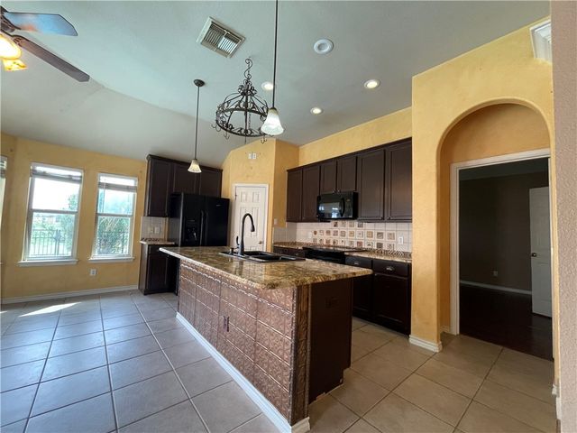 6129 Garden Court Ct, Corpus Christi, TX 78414