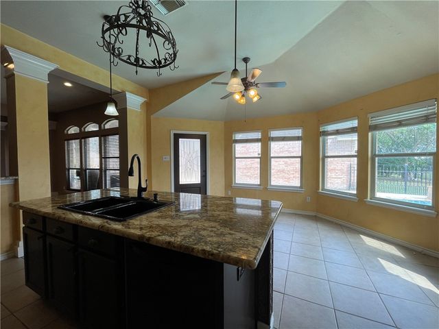 6129 Garden Court Ct, Corpus Christi, TX 78414