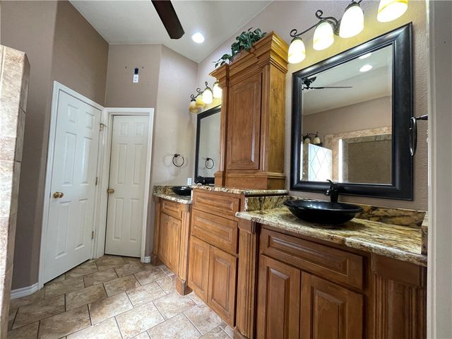 6129 Garden Court Ct, Corpus Christi, TX 78414