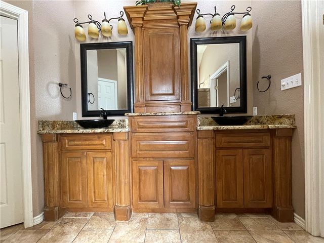 6129 Garden Court Ct, Corpus Christi, TX 78414