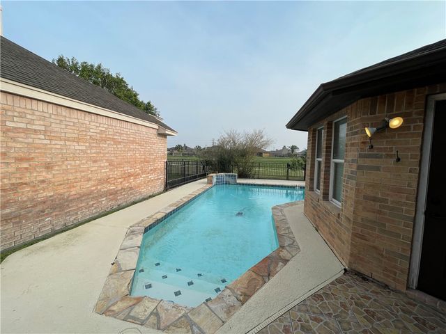 6129 Garden Court Ct, Corpus Christi, TX 78414