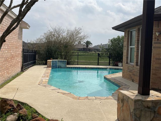 6129 Garden Court Ct, Corpus Christi, TX 78414