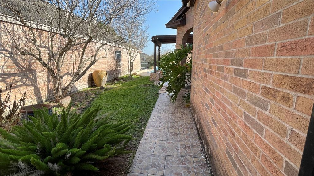 6129 Garden Court Ct, Corpus Christi, TX 78414 — photo 4