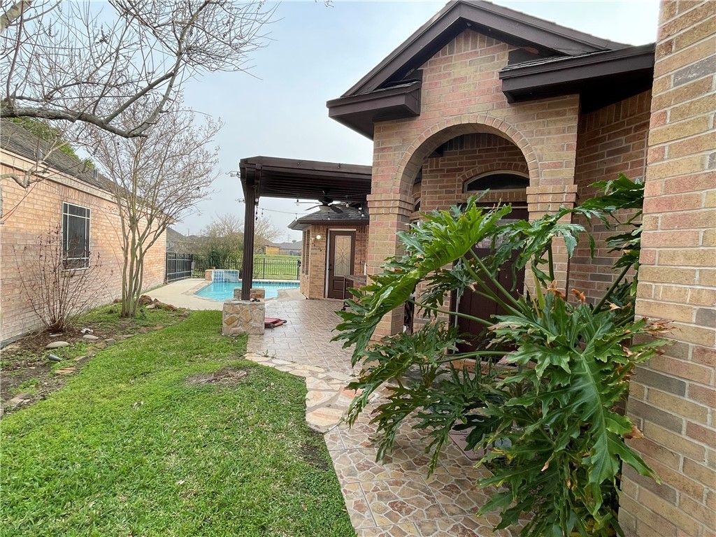 6129 Garden Court Ct, Corpus Christi, TX 78414 — photo 5