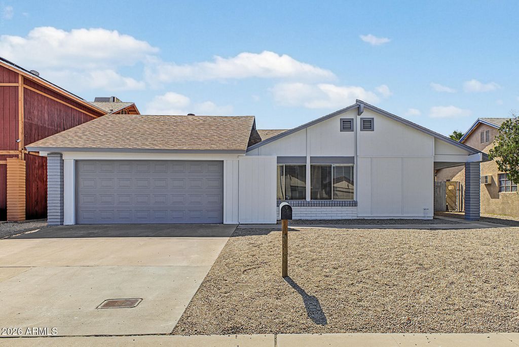 4211 E VINEYARD Road, Phoenix, AZ 85042 — photo 2