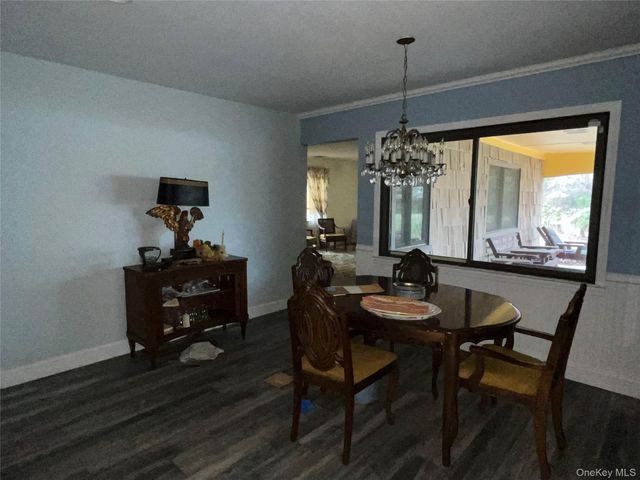 15 Wildwood Drive, Dix Hills, NY 11746