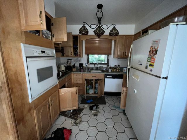 15 Wildwood Drive, Dix Hills, NY 11746