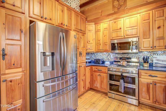 665 Laurels Road, Johnson City, TN 37601