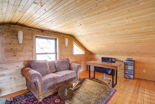 665 Laurels Road, Johnson City, TN 37601