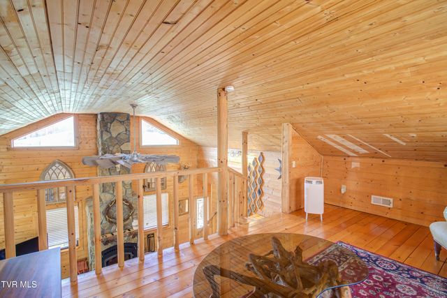 665 Laurels Road, Johnson City, TN 37601