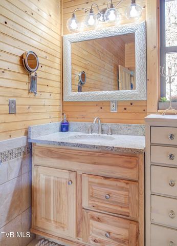 665 Laurels Road, Johnson City, TN 37601