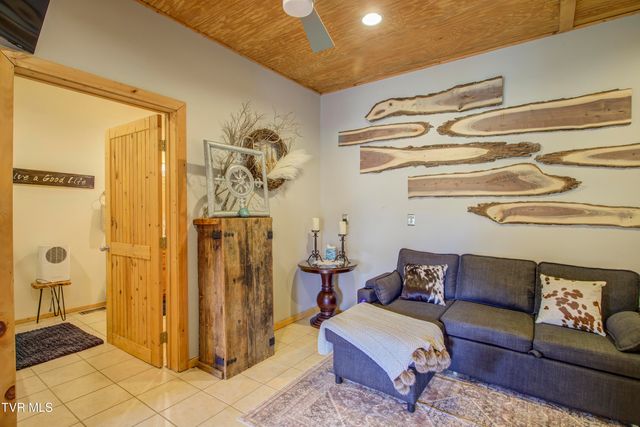 665 Laurels Road, Johnson City, TN 37601