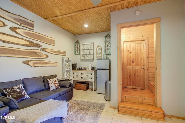 665 Laurels Road, Johnson City, TN 37601