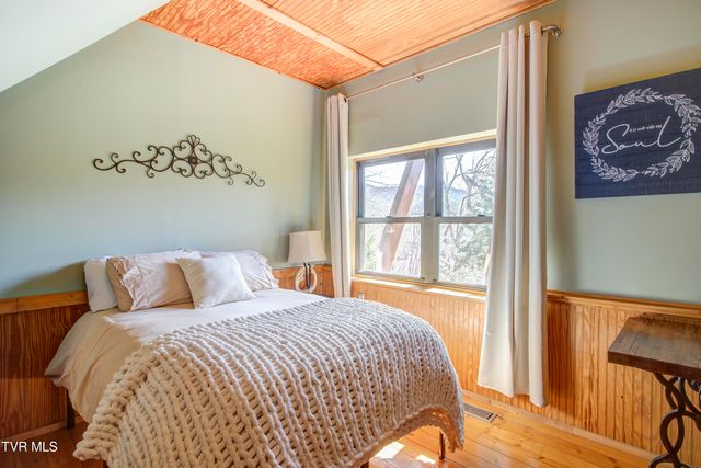 665 Laurels Road, Johnson City, TN 37601