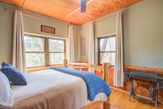 665 Laurels Road, Johnson City, TN 37601