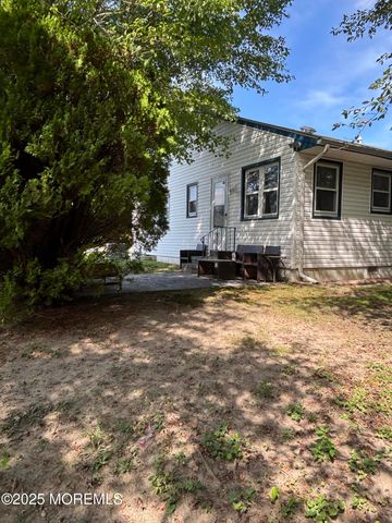 23 Wall Cress Court, Toms River, NJ 08755