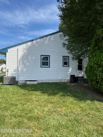 23 Wall Cress Court, Toms River, NJ 08755