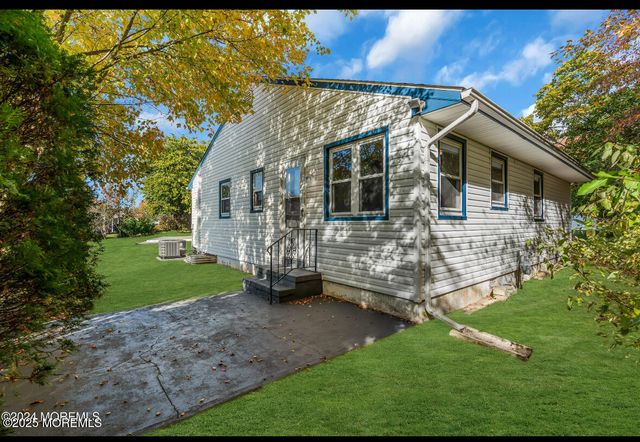 23 Wall Cress Court, Toms River, NJ 08755