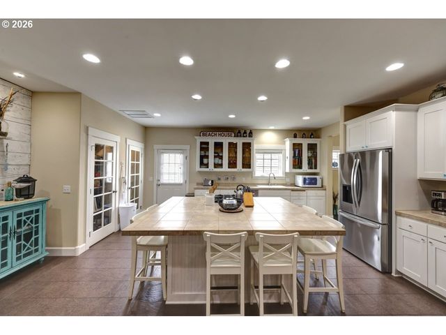 90022 OCEAN Dr, Warrenton, OR 97146