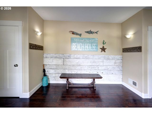 90022 OCEAN Dr, Warrenton, OR 97146