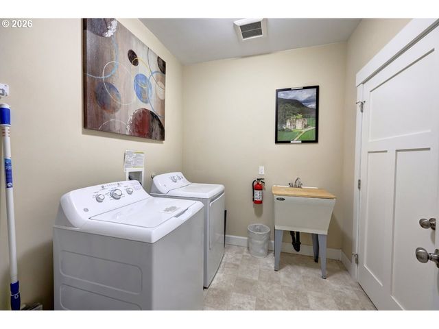 90022 OCEAN Dr, Warrenton, OR 97146