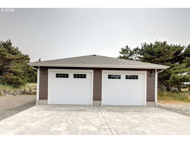 90022 OCEAN Dr, Warrenton, OR 97146