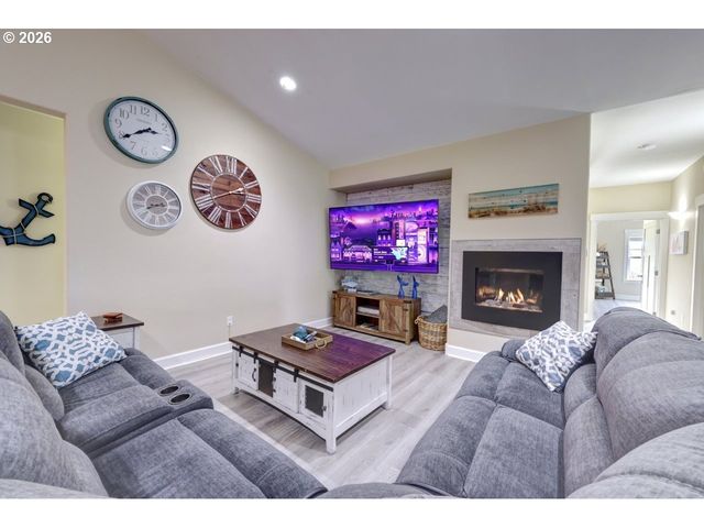 90022 OCEAN Dr, Warrenton, OR 97146
