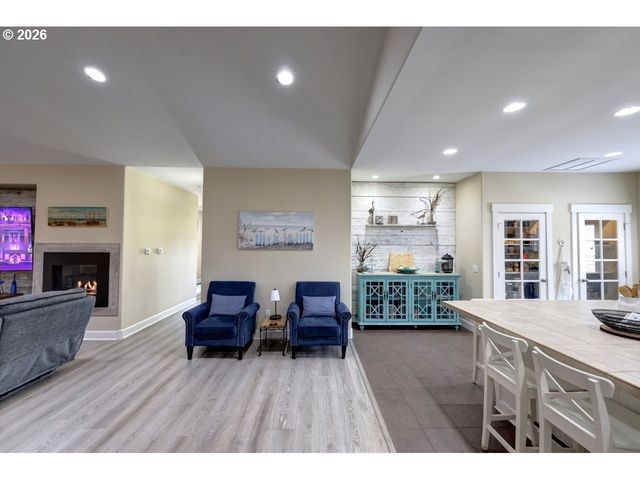90022 OCEAN Dr, Warrenton, OR 97146
