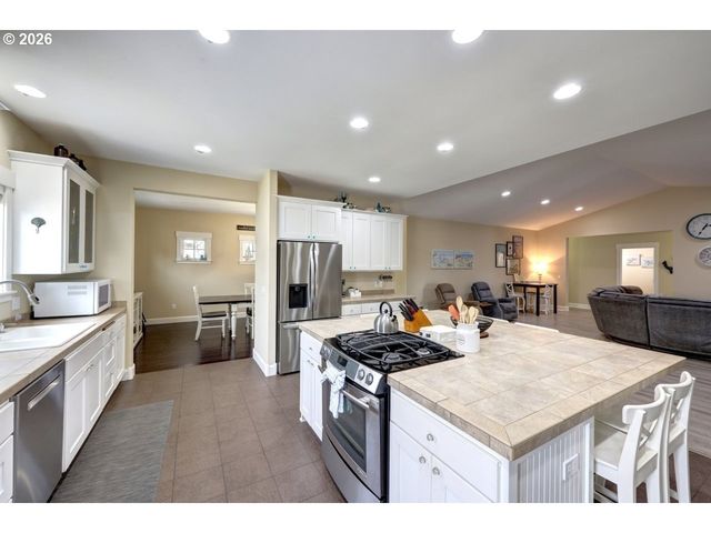 90022 OCEAN Dr, Warrenton, OR 97146
