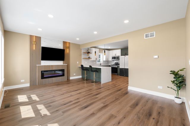 608 S 21st Avenue, Maywood, IL 60153