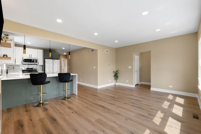 608 S 21st Avenue, Maywood, IL 60153