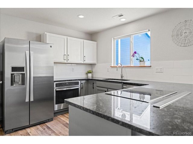 10659 Upper Highland Dr, Longmont, CO 80504