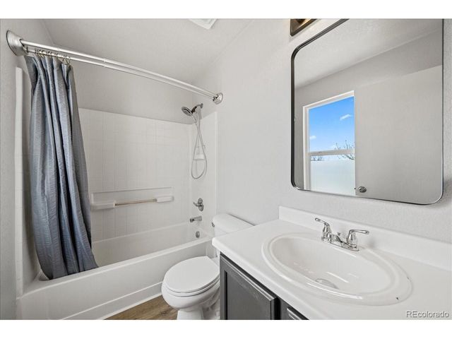 10659 Upper Highland Dr, Longmont, CO 80504