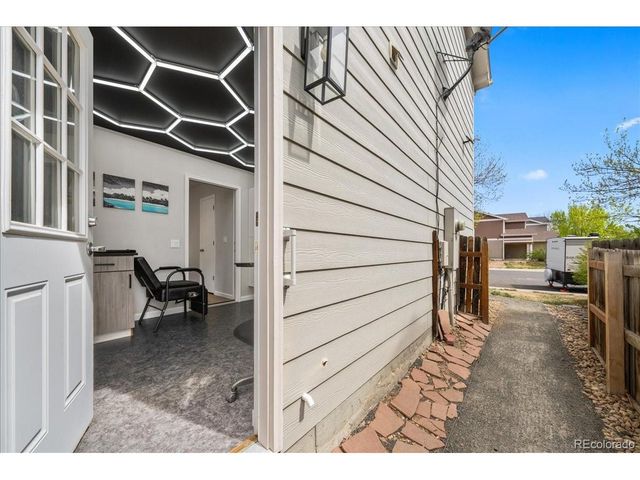 10659 Upper Highland Dr, Longmont, CO 80504