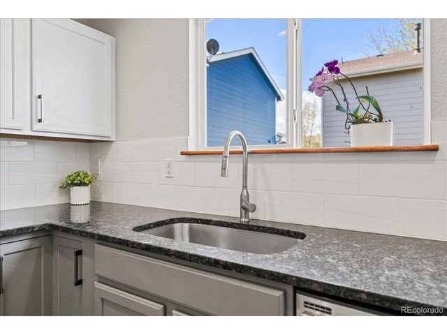 10659 Upper Highland Dr, Longmont, CO 80504