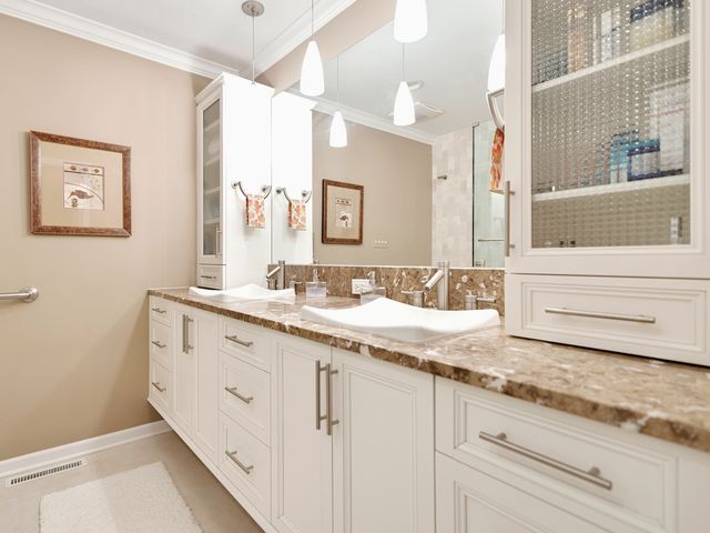 4704 Daniel Drive, Crystal Lake, IL 60014