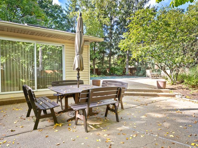 4704 Daniel Drive, Crystal Lake, IL 60014